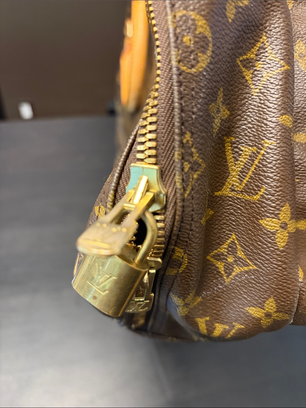 Louis Vuitton Travel Suitcase in Monogram Canvas - Picture 8 of 9